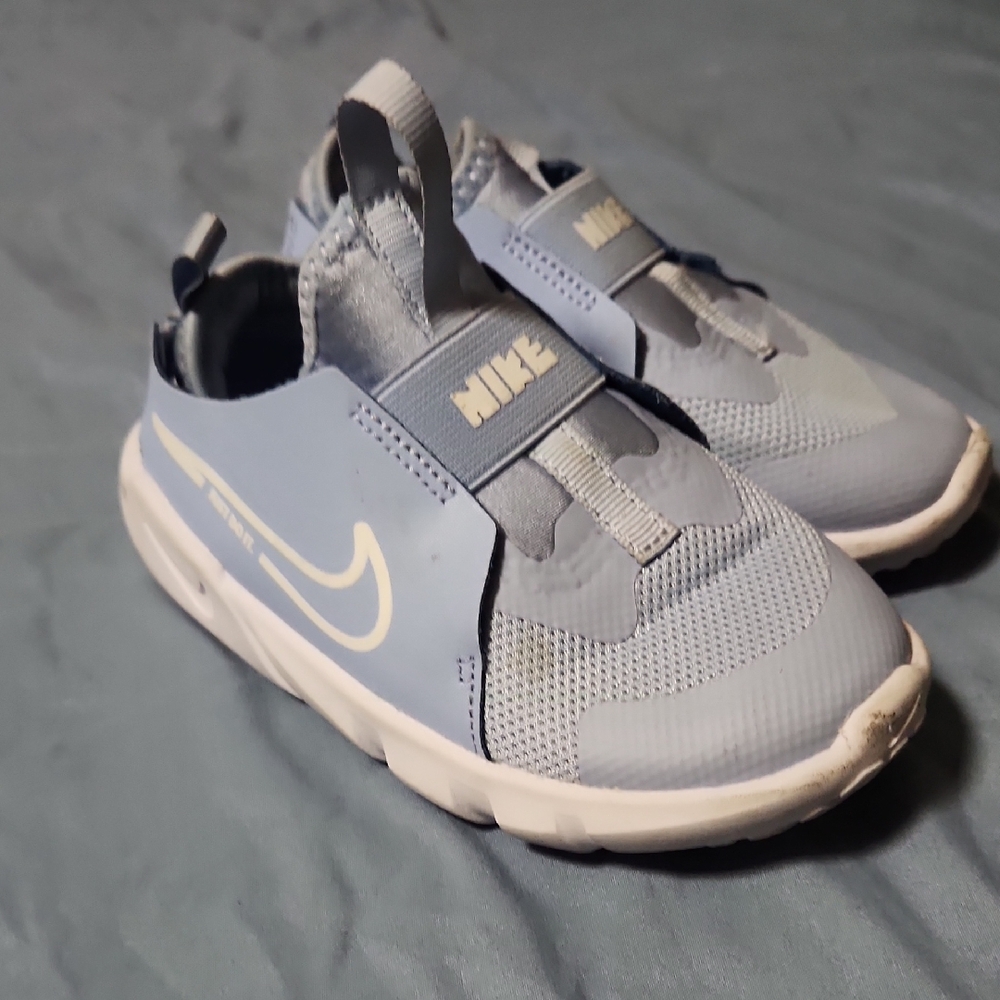 Nike Kids Gray Sneakers with White Accents